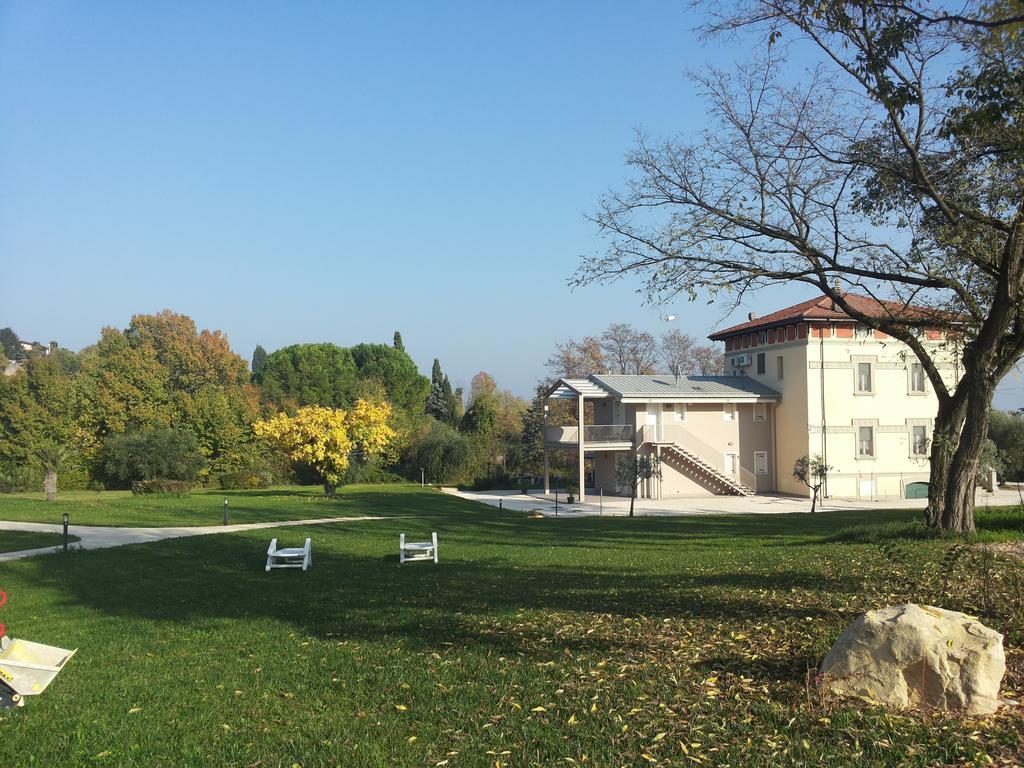 Villaggio Esmera Дезенцано-дель-Гарда Экстерьер фото